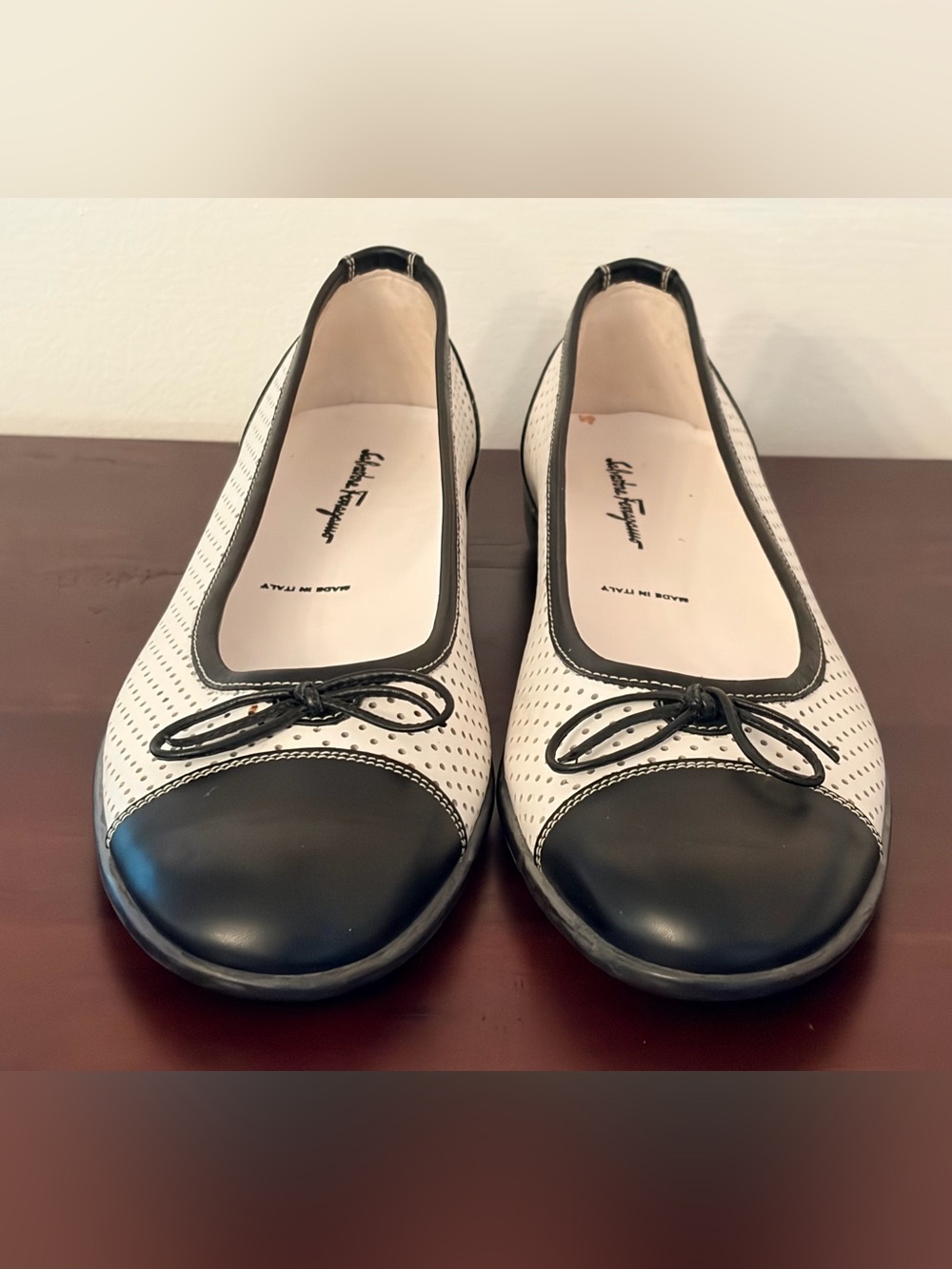 Salvatore Ferragamo  Spectator Ballet Flats Black White Leather Womens 7B EUC
